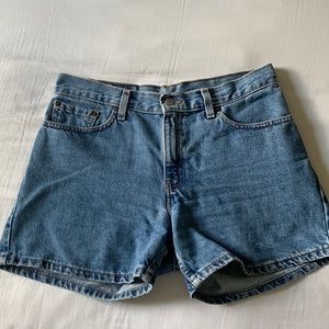 VTG Levi’s Denim Shorts Clean Hem Medium Wash 9 Jr/Modern Size 6-8, Made in USA
